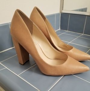 Jessica Simpson pumps